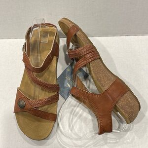 BCStudio Women’s‎ Shoes Barley Cork Platform Sandals Faux Leather Sz 8.5 Brown